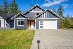 3240 Klanawa Cres Courtenay, BC V9N 0H4