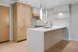 305-5229 Cordova Bay Rd Saanich, BC V8Y 2L1