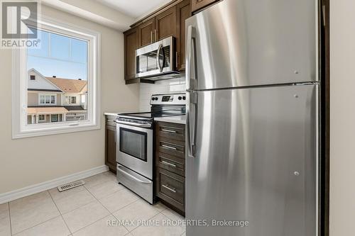 101 Helenium Lane, Ottawa, ON - Indoor Photo Showing Kitchen