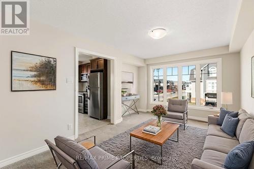 101 Helenium Lane, Ottawa, ON - Indoor Photo Showing Living Room