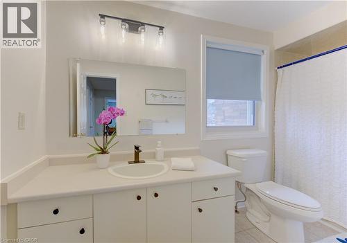159 Burnett Avenue, Cambridge, ON - Indoor Photo Showing Bathroom