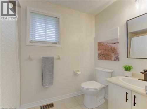 159 Burnett Avenue, Cambridge, ON - Indoor Photo Showing Bathroom