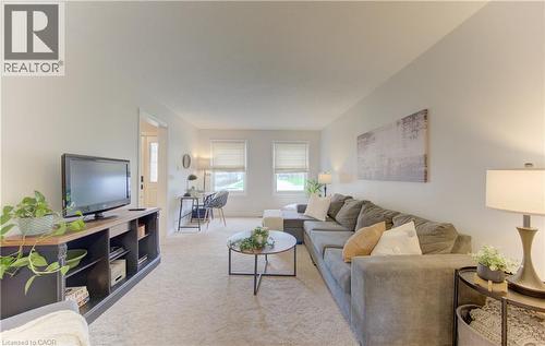 159 Burnett Avenue, Cambridge, ON - Indoor Photo Showing Living Room