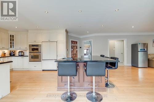 5859 Riverside Place, Mississauga, ON - Indoor Photo Showing Kitchen With Upgraded Kitchen