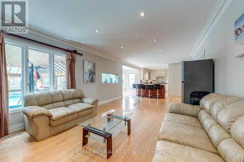 5859 Riverside Place, Mississauga, ON - Indoor Photo Showing Living Room