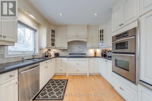 5859 Riverside Place, Mississauga, ON - Indoor Photo Showing Kitchen With Upgraded Kitchen