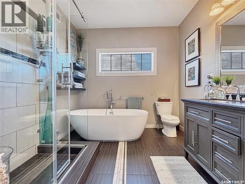 451 Hastings Crescent, Saskatoon, SK - Indoor Photo Showing Bathroom
