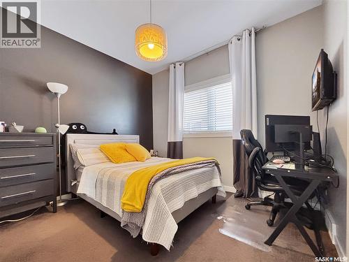 451 Hastings Crescent, Saskatoon, SK - Indoor Photo Showing Bedroom