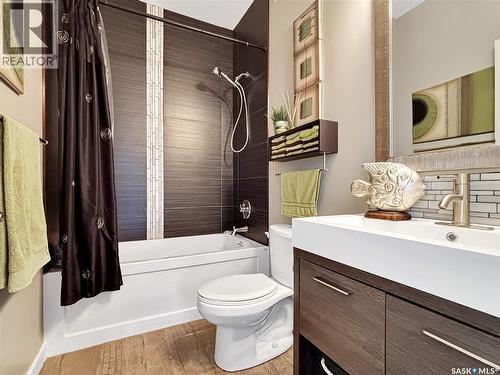 451 Hastings Crescent, Saskatoon, SK - Indoor Photo Showing Bathroom