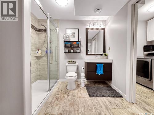 451 Hastings Crescent, Saskatoon, SK - Indoor Photo Showing Bathroom