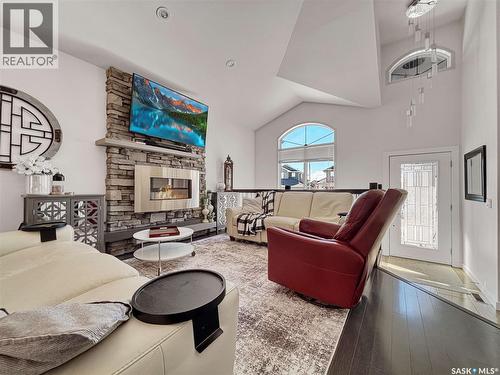 451 Hastings Crescent, Saskatoon, SK - Indoor Photo Showing Living Room