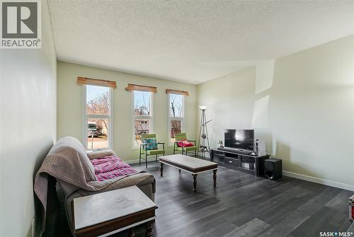 155 Broad Street, Lumsden, SK - Indoor Photo Showing Living Room