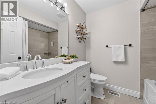 62 Moore Crescent, Ancaster, ON - Indoor Photo Showing Bathroom