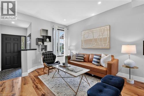 62 Moore Crescent, Ancaster, ON - Indoor Photo Showing Living Room