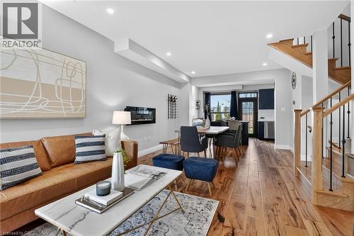 62 Moore Crescent, Ancaster, ON - Indoor Photo Showing Living Room