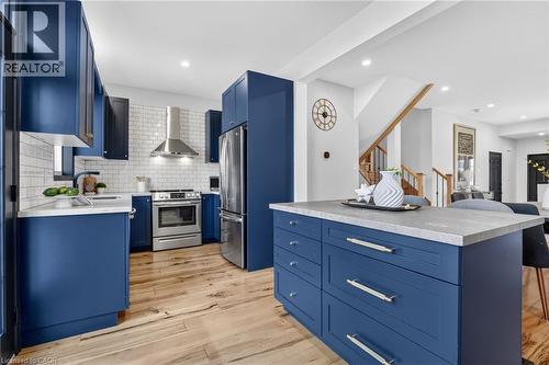 62 Moore Crescent, Ancaster, ON - Indoor Photo Showing Kitchen With Upgraded Kitchen