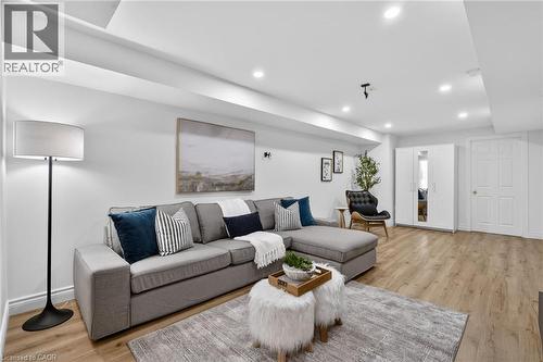 62 Moore Crescent, Ancaster, ON - Indoor Photo Showing Living Room