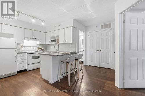308 - 4015 Kilmer Drive, Burlington, ON - Indoor Photo Showing Kitchen