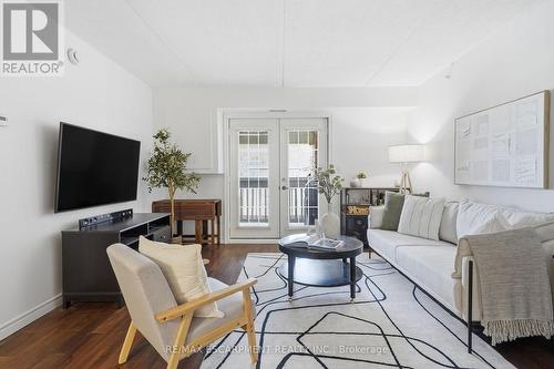 308 - 4015 Kilmer Drive, Burlington, ON - Indoor Photo Showing Living Room