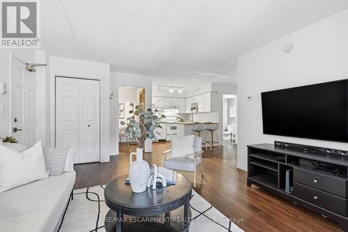 308 - 4015 Kilmer Drive, Burlington, ON - Indoor Photo Showing Living Room
