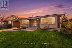 21 CRANE COURT  Hamilton, ON L9A 3Z1