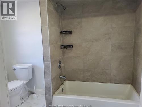 348 Caroline, Windsor, ON - Indoor Photo Showing Bathroom