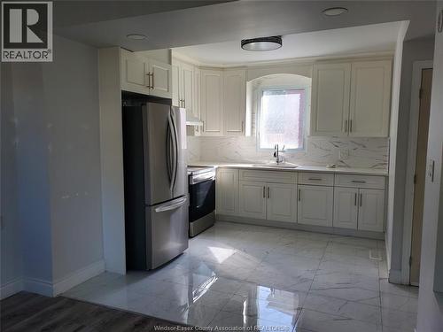 348 Caroline, Windsor, ON - Indoor Photo Showing Kitchen