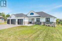 5 BREANNA BOULEVARD  Oro-Medonte, ON L3V 6H2