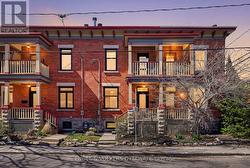 33 FOURTH AVENUE  Ottawa, ON K1S 2L1