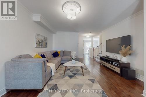 24 Lucerne Drive, Vaughan, ON - Indoor Photo Showing Living Room