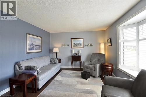181 Lawnhurst Drive, Hamilton, ON - Indoor Photo Showing Living Room