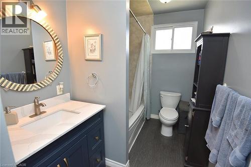 181 Lawnhurst Drive, Hamilton, ON - Indoor Photo Showing Bathroom