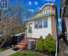 227 EARLSCOURT AVENUE  Toronto, ON M6E 4B4