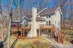 100  - 102 Ch. des Cimes Saint-Sauveur, QC J0R 1R3