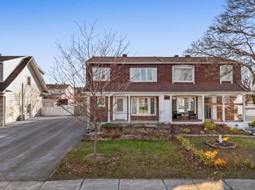 2090 Rue Favreau  Laval (Chomedey), QC H7T 1V1
