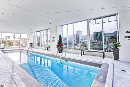 Pool - 307-1155 Rue De La Montagne, Montréal (Ville-Marie), QC - Indoor Photo Showing Other Room With In Ground Pool