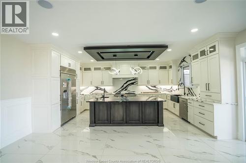 9 Cypress Pointe, Leamington, ON - Indoor Photo Showing Kitchen