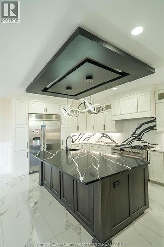 9 Cypress Pointe, Leamington, ON - Indoor Photo Showing Kitchen