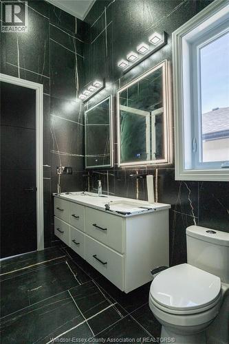 9 Cypress Pointe, Leamington, ON - Indoor Photo Showing Bathroom