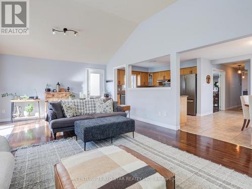 631 Doon South Drive, Kitchener, ON - Indoor Photo Showing Living Room