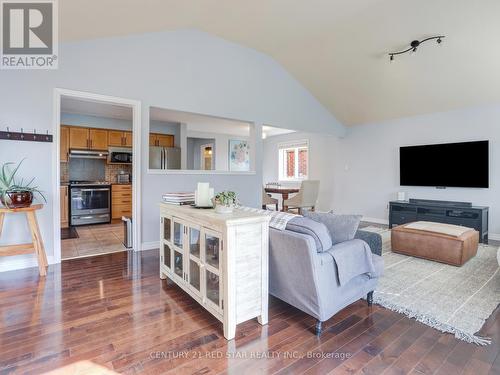 631 Doon South Drive, Kitchener, ON - Indoor Photo Showing Other Room