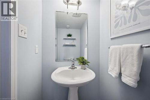 50 Howe Drive Unit# 16B, Kitchener, ON - Indoor Photo Showing Bathroom