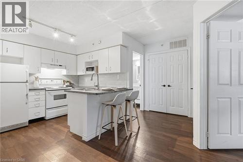 4015 Kilmer Drive Unit# 308, Burlington, ON - Indoor Photo Showing Kitchen