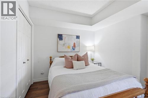 4015 Kilmer Drive Unit# 308, Burlington, ON - Indoor Photo Showing Bedroom