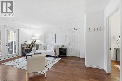 4015 Kilmer Drive Unit# 308, Burlington, ON - Indoor Photo Showing Living Room