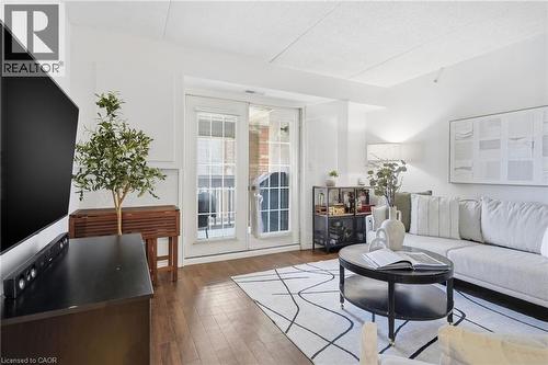 4015 Kilmer Drive Unit# 308, Burlington, ON - Indoor Photo Showing Living Room