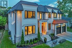 1486 PEMBROKE DRIVE Oakville, ON L6H 1V8