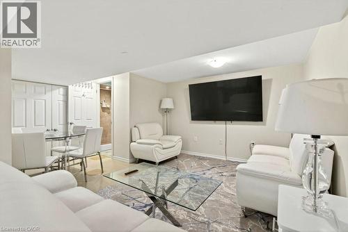 20 St. Charles Drive, Thorold, ON - Indoor Photo Showing Living Room