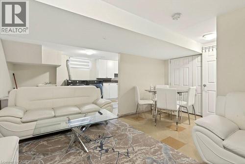 20 St. Charles Drive, Thorold, ON - Indoor Photo Showing Living Room