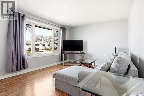 87 Carmichael Road, Regina, SK - Indoor Photo Showing Living Room
